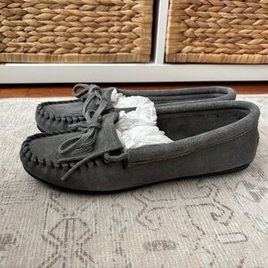 NIB Minnetonka Gray Moccasins
